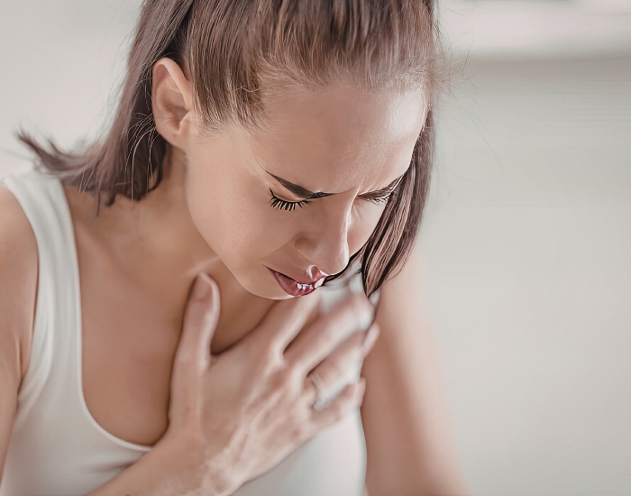 Chest tightness and shortness of breath emergency warning signs