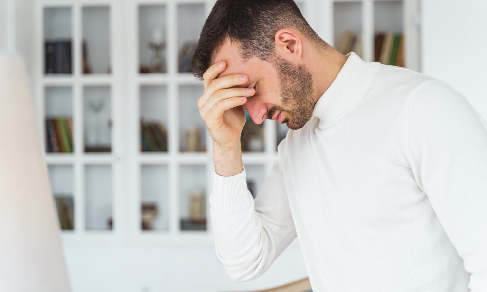 Patient in emergency room being evaluated for severe headache emergency warning signs including neurological symptoms